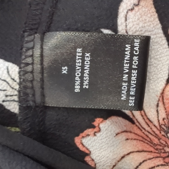 Black Asymmetrical Ruffled Sleeveless Blouse - Picture 3 of 3